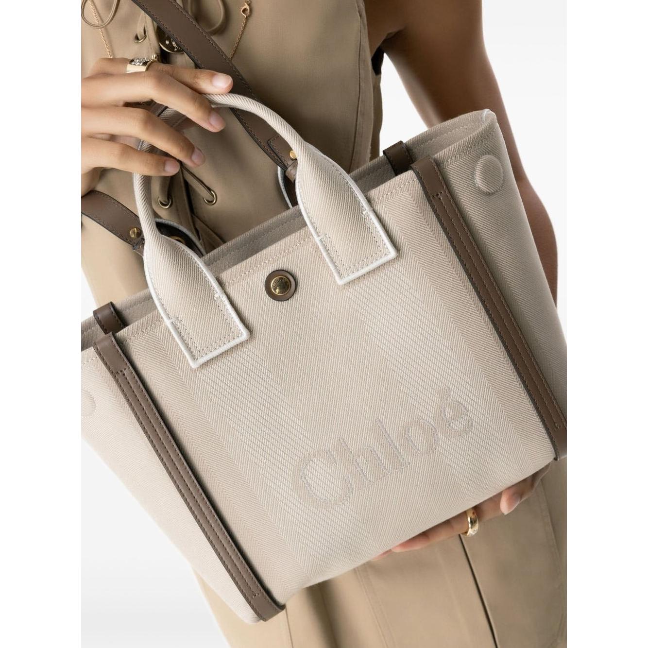 Front view with bag zipped and handles upright.