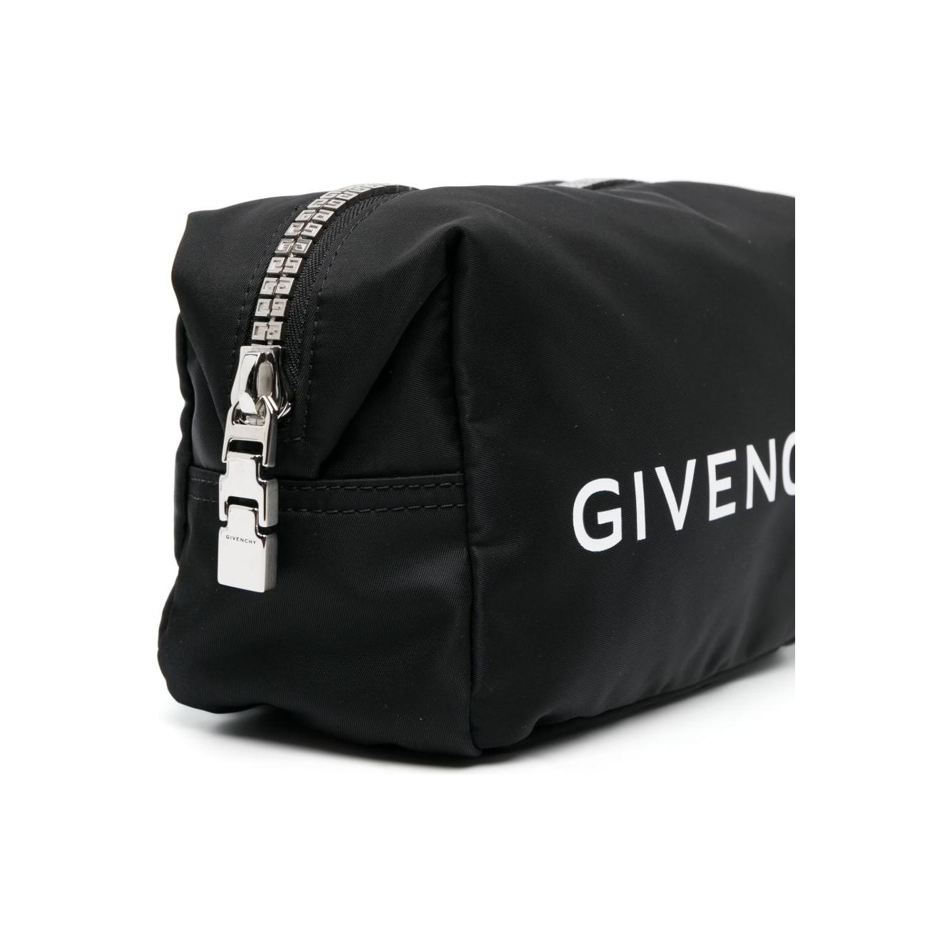 Front view with bag zipped and handles upright.