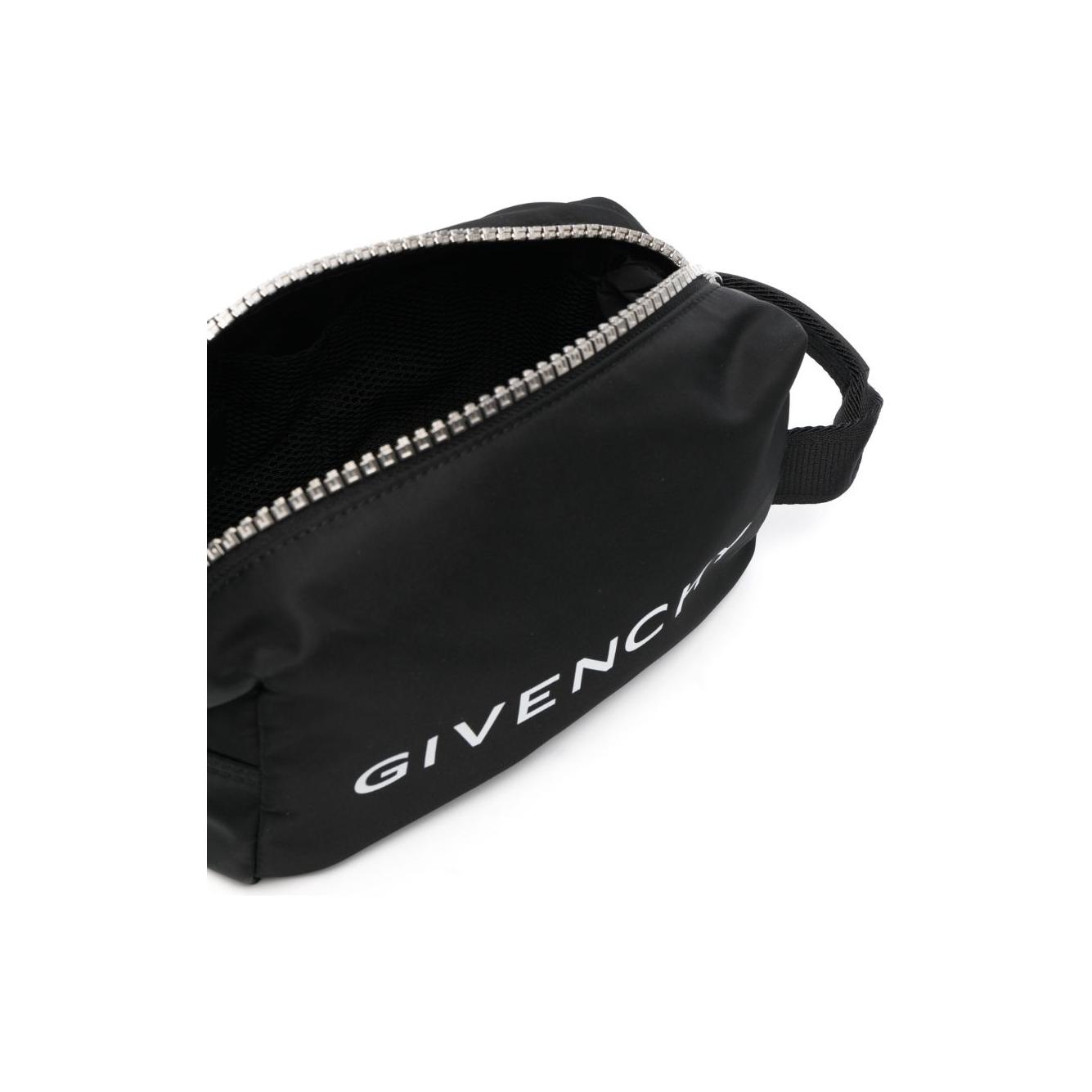 Front view with bag zipped and handles upright.