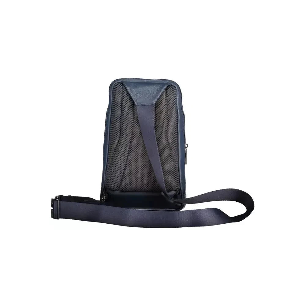 Front view with bag zipped and handles upright.