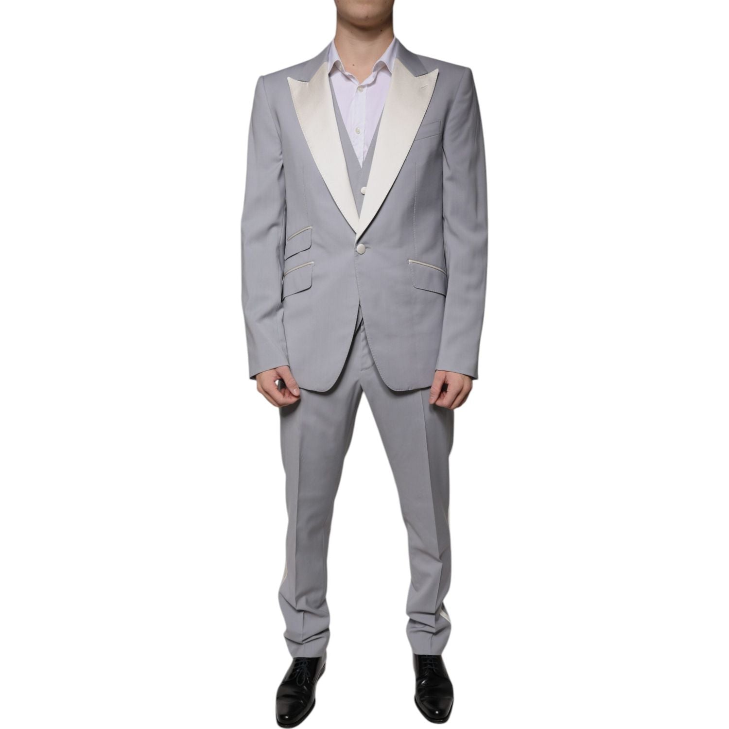 Front view with bag zipped and handles upright.