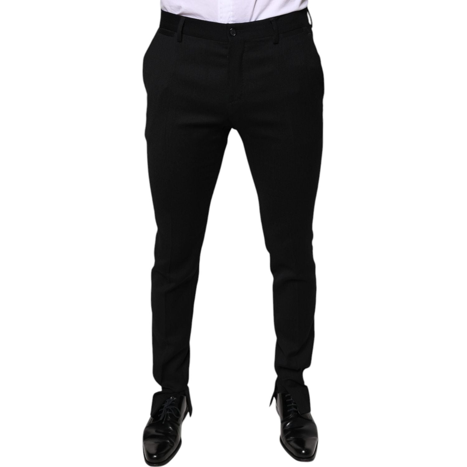 Front view with bag zipped and handles upright.